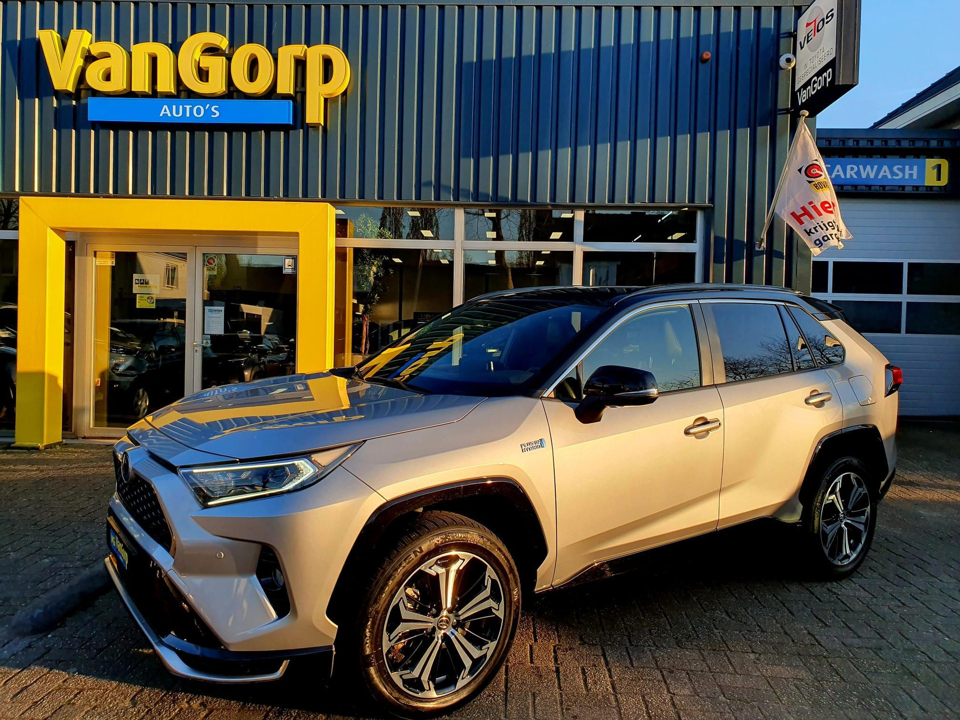 Toyota RAV4 2.5 Plug-in Hybrid AWD Bi-Tone Plus All-in prijs! 44008253-0.jpg | Van Gorp Auto’s