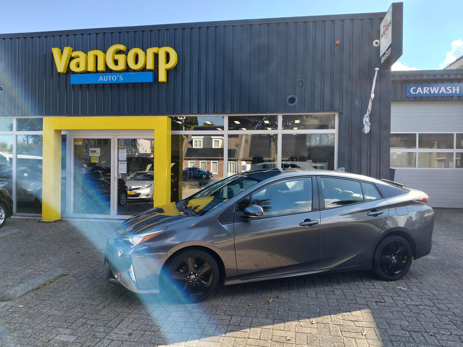 Toyota Prius 1.8 Dark Edition All-in prijs! 47947210-0.jpg | Van Gorp Auto’s