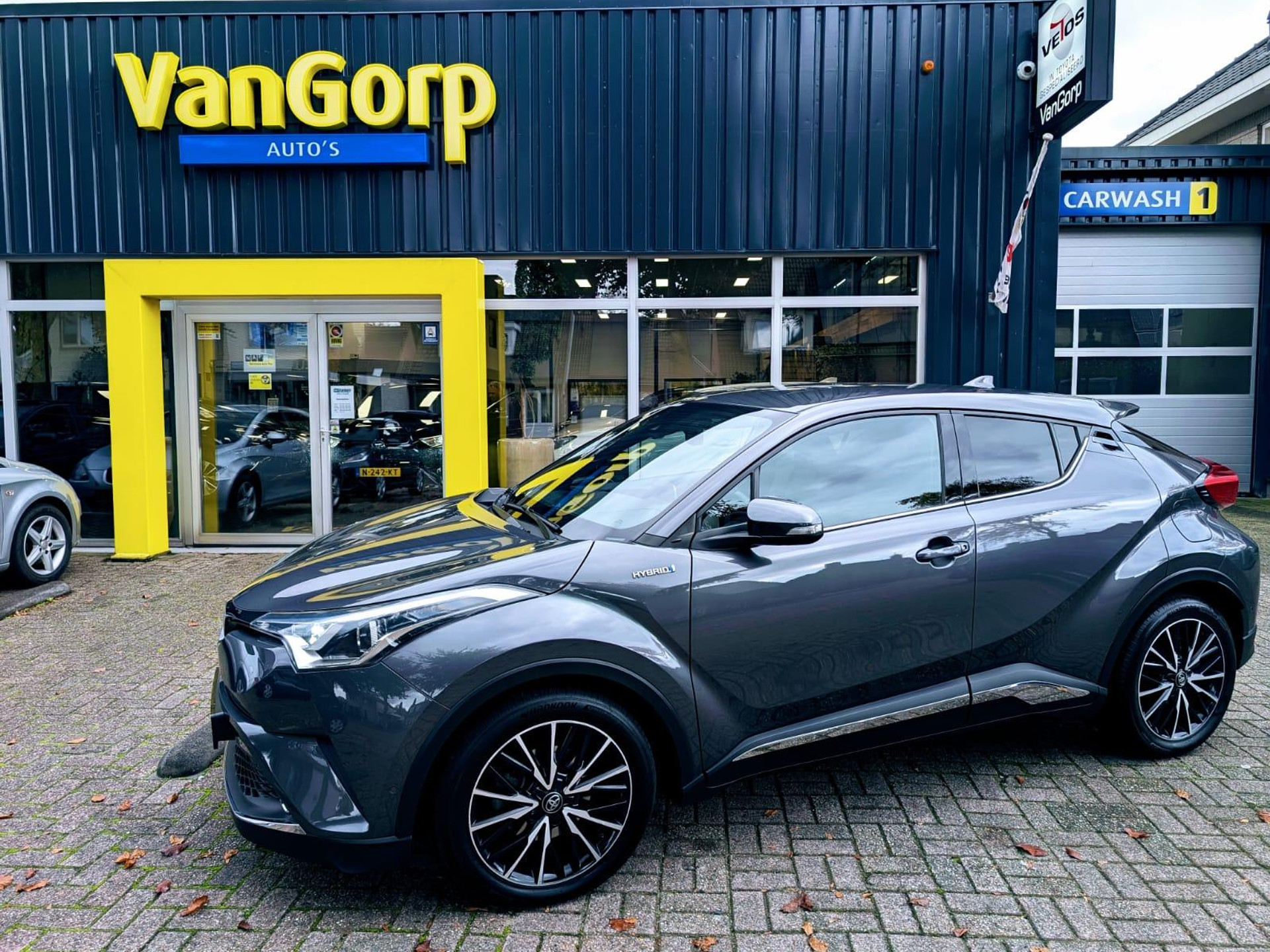 Toyota C-HR 1.8 Hybrid Chic 48462229-0.jpg | Van Gorp Auto’s