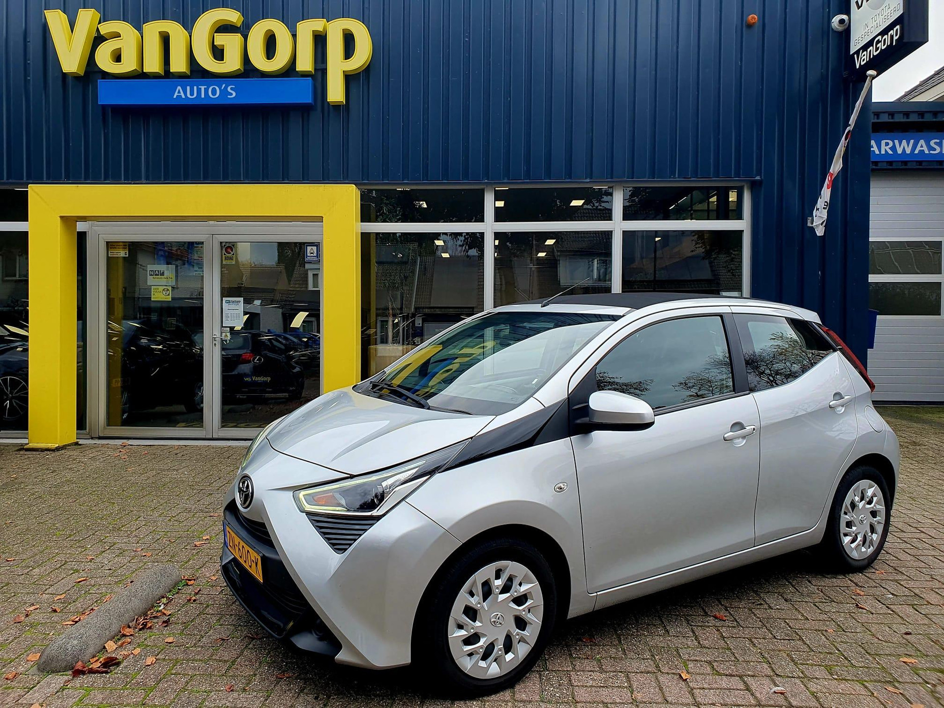 Toyota Aygo 1.0 VVT-i x-play OPEN DAK All-in prijs! 48496200-0.jpg | Van Gorp Auto’s