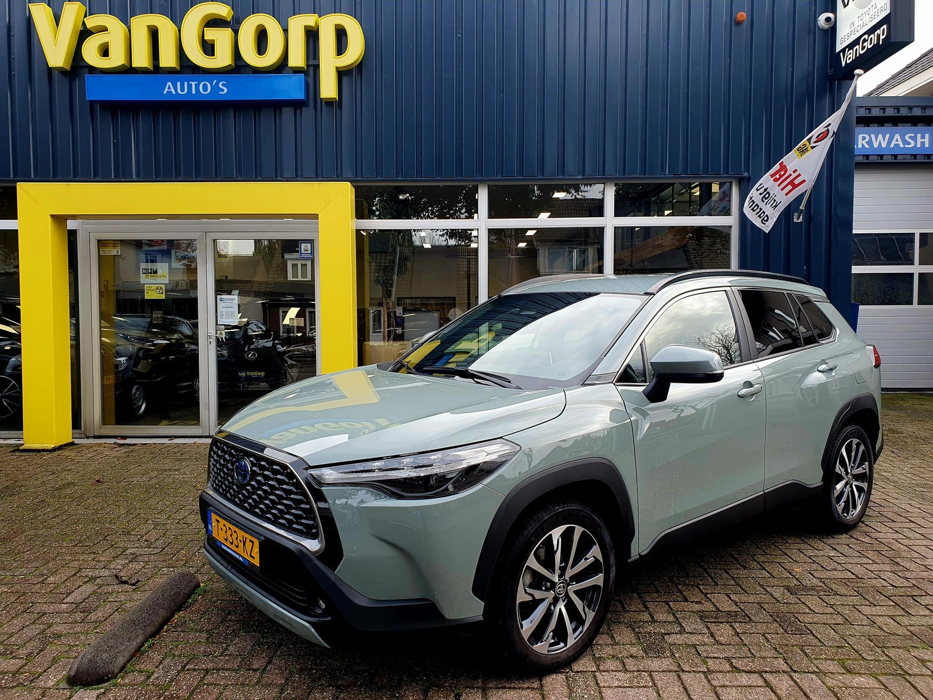 Toyota Corolla Cross 2.0 High Power Hybrid First Edition All-in prijs! 48726884-0.jpg | Van Gorp Auto’s