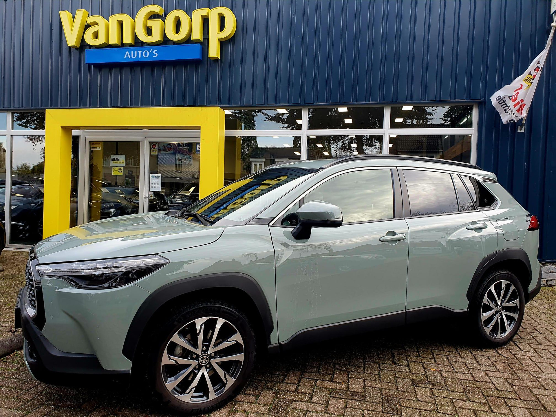 Toyota Corolla Cross 2.0 High Power Hybrid First Edition All-in prijs! 48726884-1.jpg | Van Gorp Auto’s