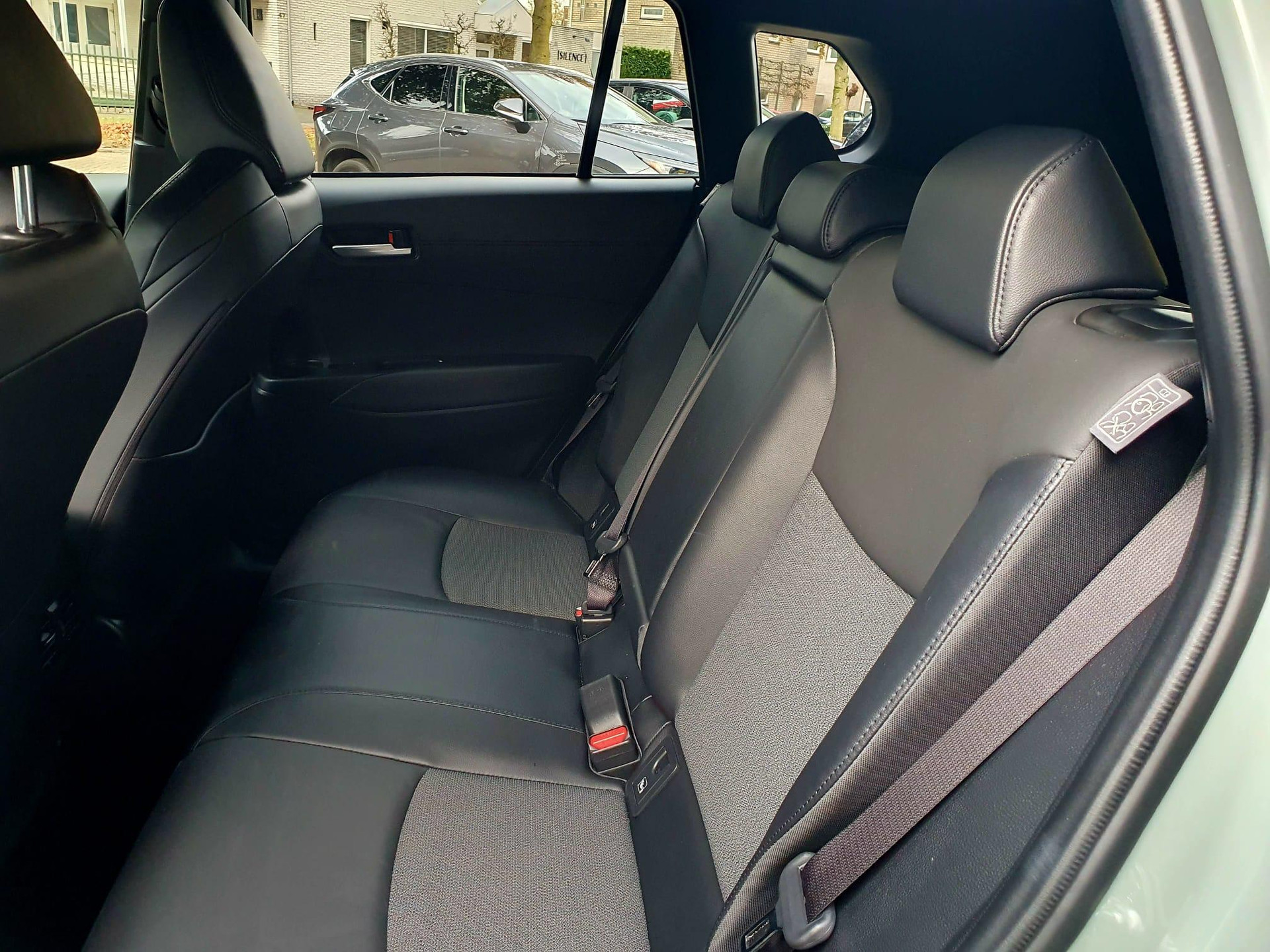 Toyota Corolla Cross 2.0 High Power Hybrid First Edition All-in prijs! 48726884-14.jpg | Van Gorp Auto’s