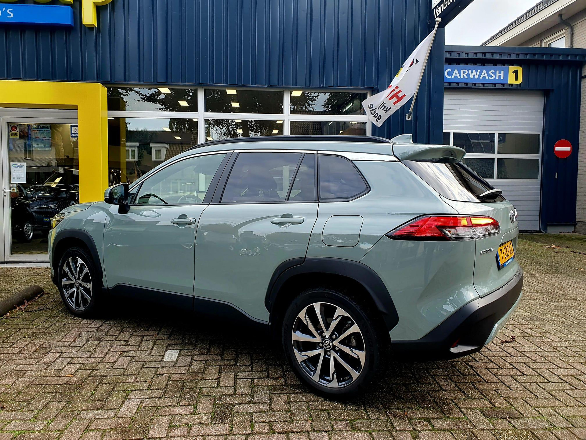 Toyota Corolla Cross 2.0 High Power Hybrid First Edition All-in prijs! 48726884-2.jpg | Van Gorp Auto’s