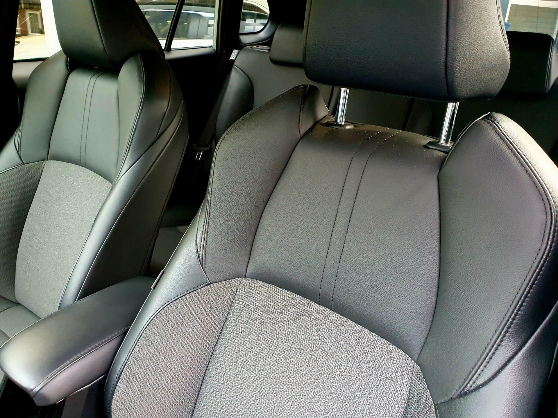 Toyota Corolla Cross 2.0 High Power Hybrid First Edition All-in prijs! 48726884-3.jpg | Van Gorp Auto’s